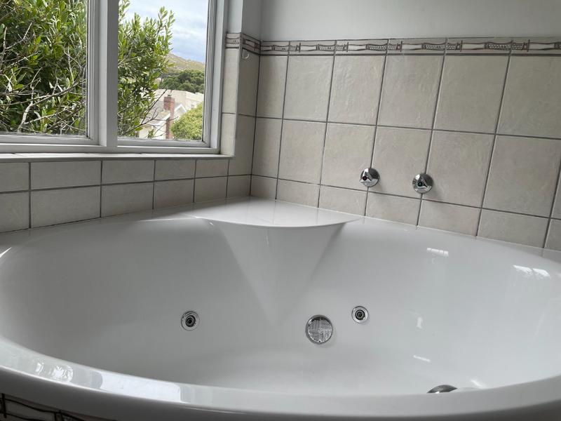 To Let 5 Bedroom Property for Rent in Kommetjie Western Cape